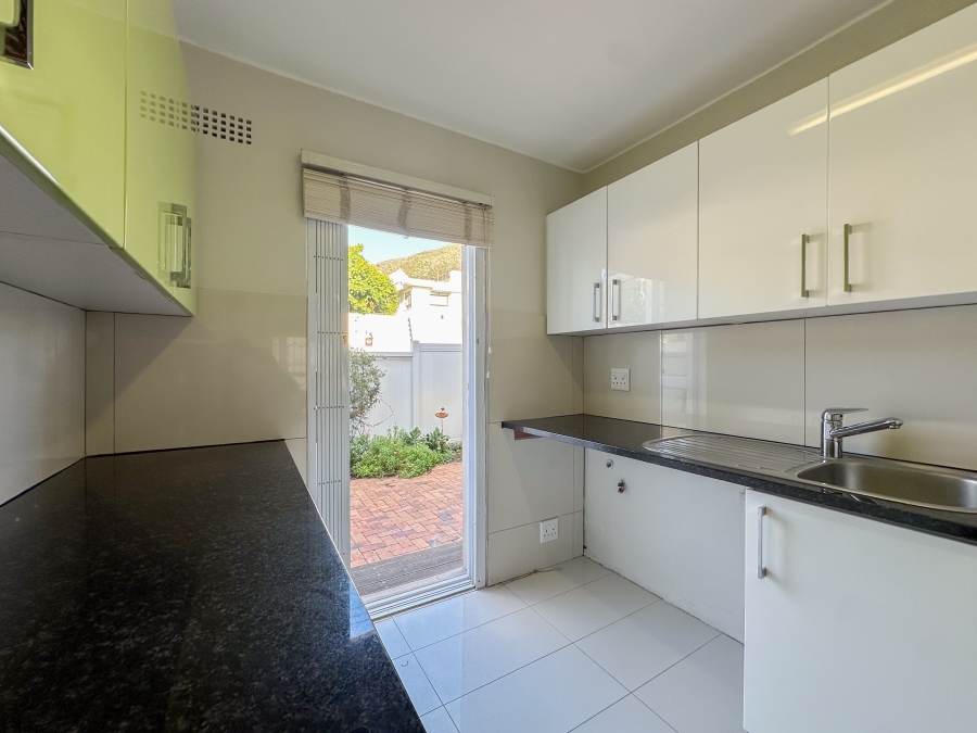 To Let 1 Bedroom Property for Rent in Sea Point Western Cape